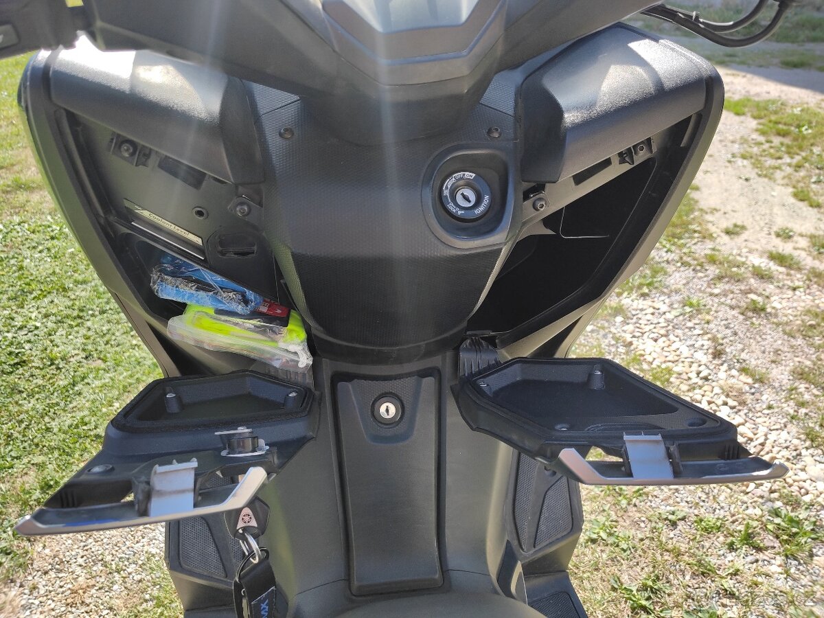 Skútr Yamaha Xmax 125 - 9