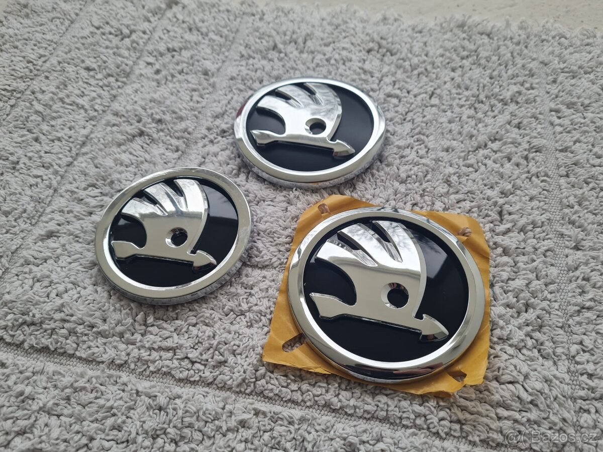 ŠKODA chromové emblémy / znaky / logo / rovný - 9