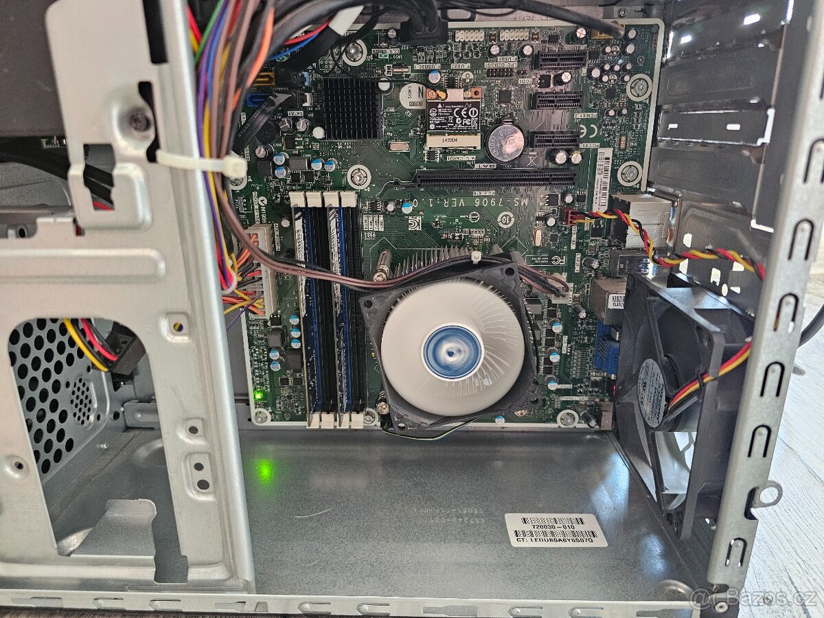 Kancelářský PC s monitorem - AMD, 6GB RAM, SSD - 9