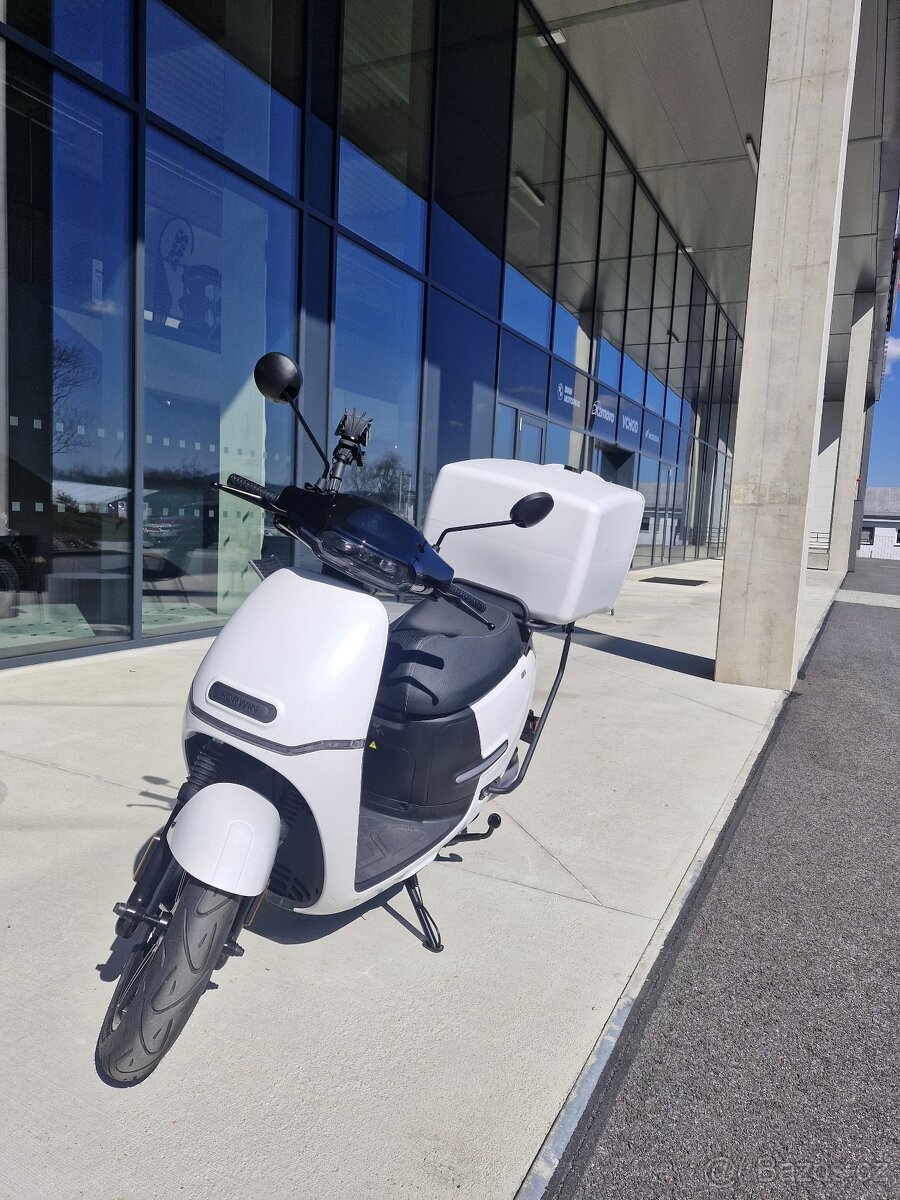 Horwin EK3 s delivery boxem - 9