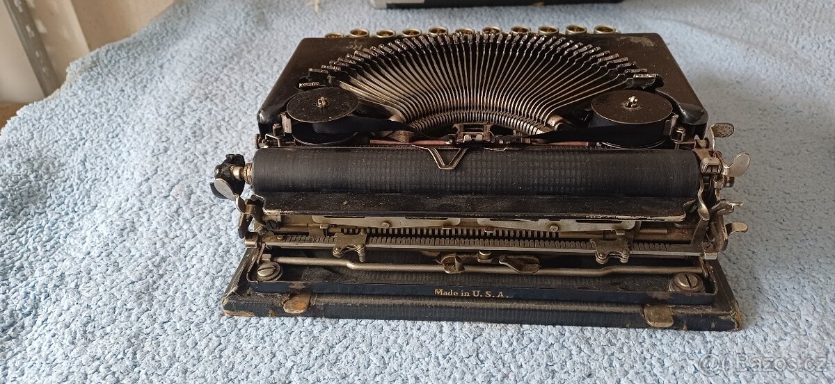 Psací stroj Remington Portable - 9