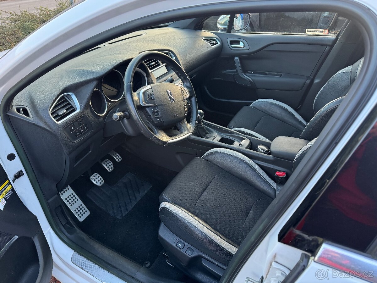CITROËN DS4 1.6 e-HDi 84 kW, 2013 - 1. majitel ČR - 9