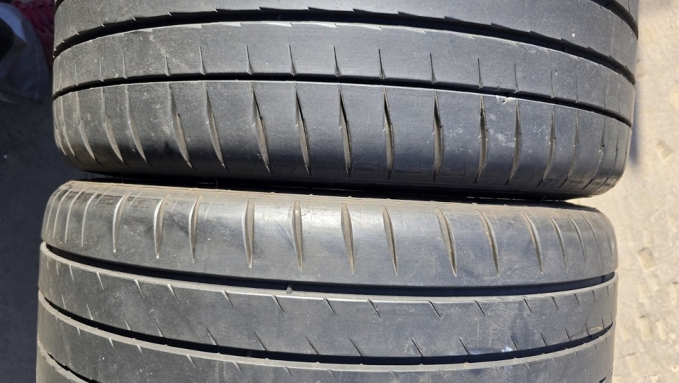 Letní pneu 255/35/19 Michelin - 9