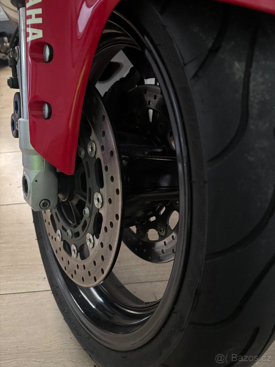 Yamaha R1 1999 - 9