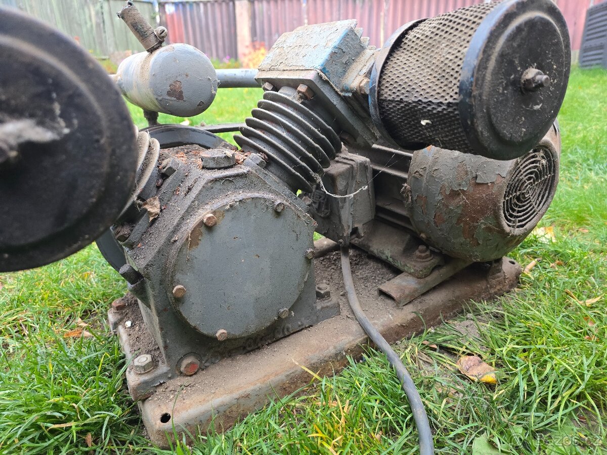 Starý kompresor s elektromorem - 9