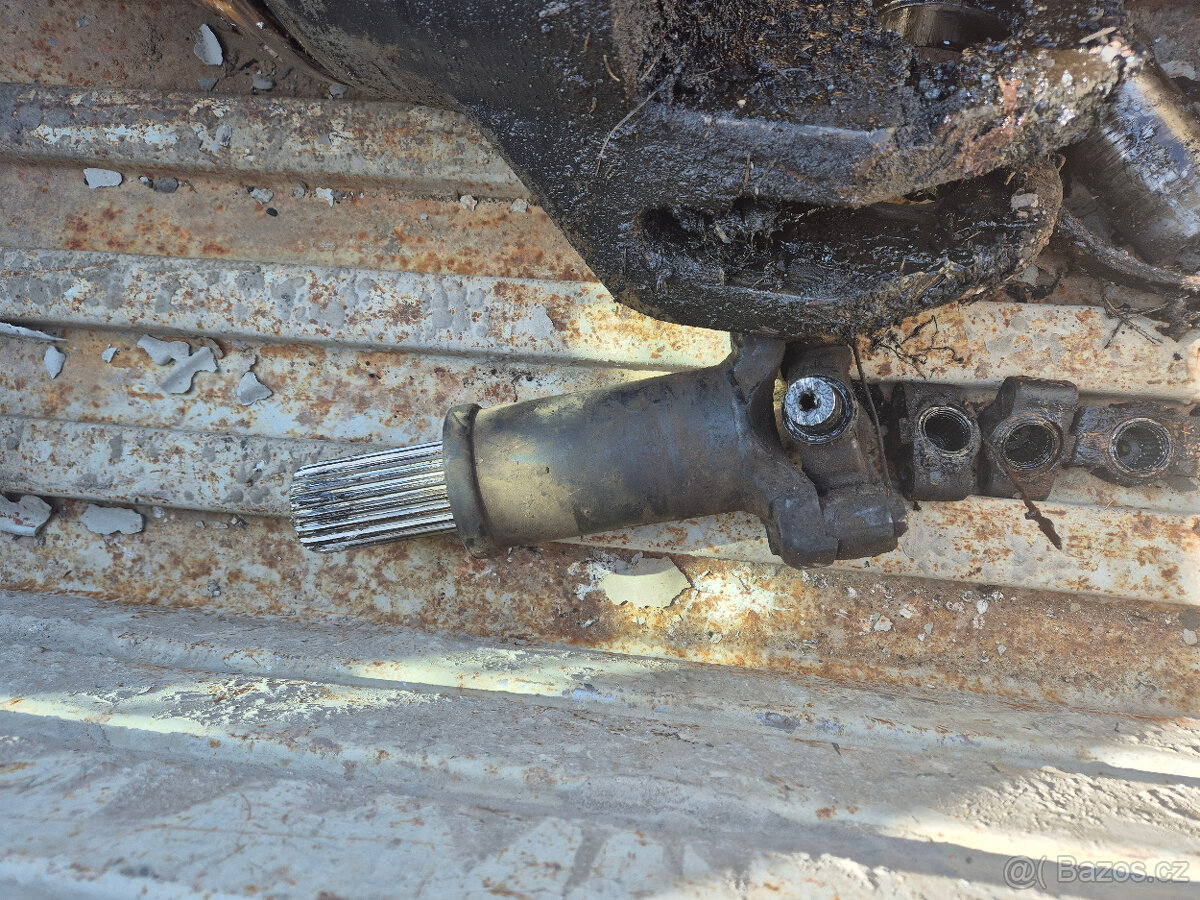 Vyvážečka John Deere 1110D, Valmet náhradní díly - 9