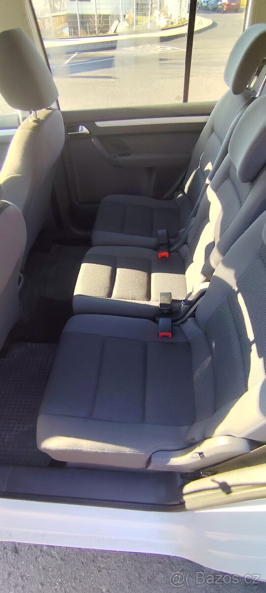 Volkswagen Touran 1.6 TDI nová STK - 9
