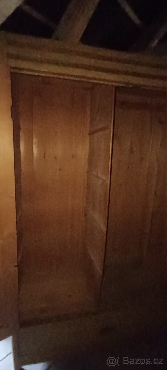Starožitná celodřevěná ložnice - 9