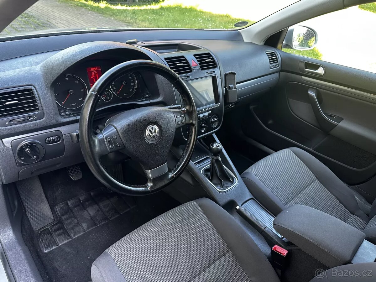 Volkswagen Golf V Combi 1.9 TDI 77kW Navi Tažné ALU R17 2009 - 9