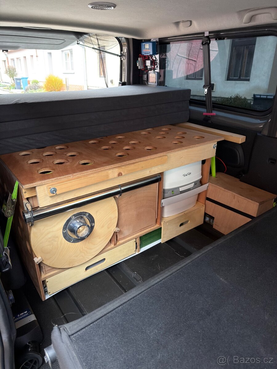 Camping obytná vestavba do dodávky - 9