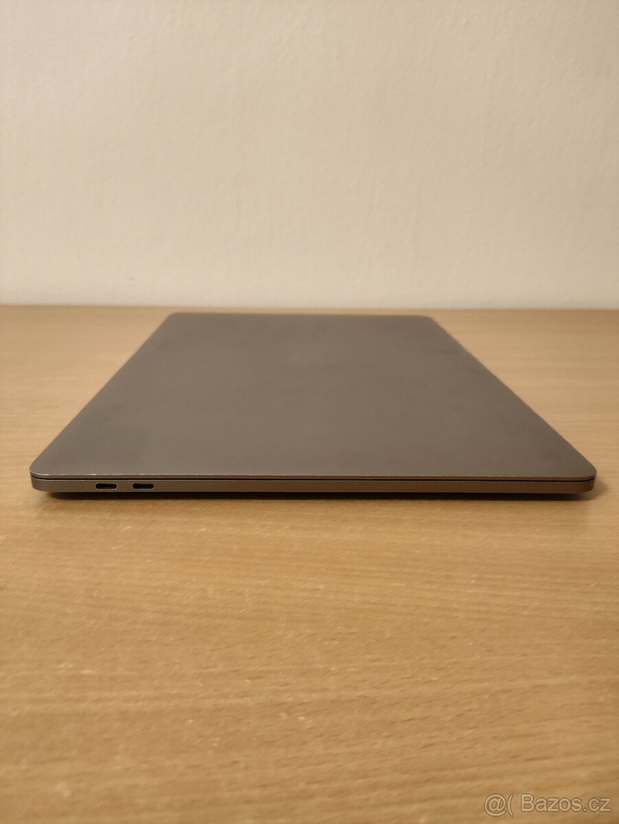 Apple MacBook Pro 2018 – i7 | 16GB | 256GB - 9