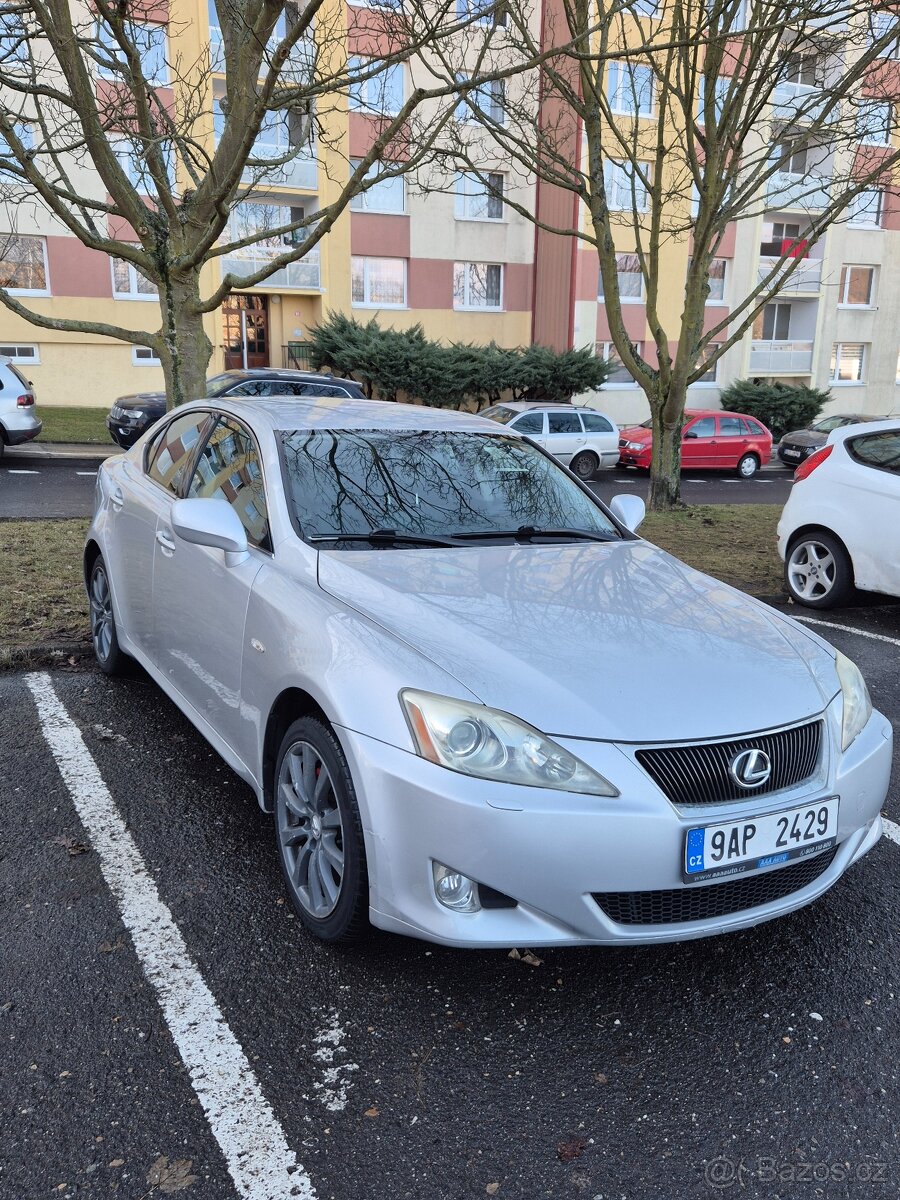 Lexus is 220d - 9