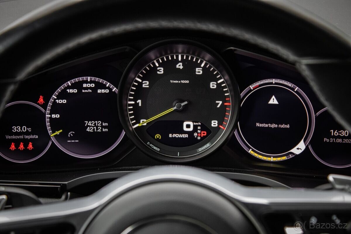 Porsche Cayenne E-Hybrid 4x4 A/T, 250kW, A8 - 9