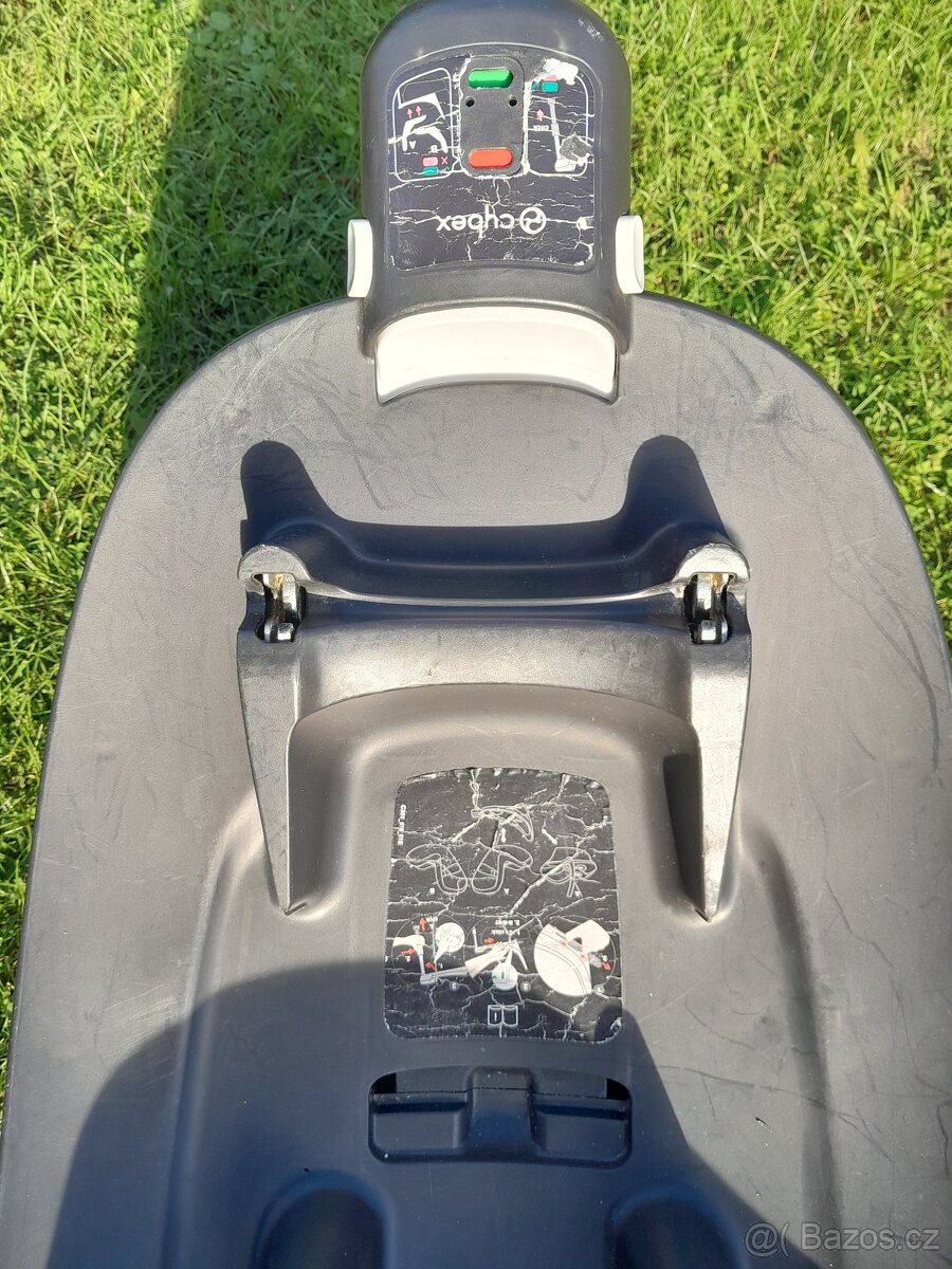 Cybex Aton se základnou - 9