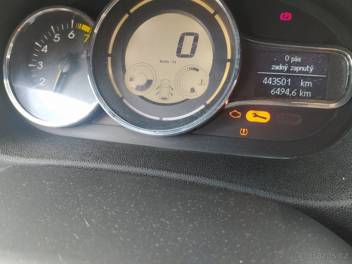 Renault Megane 1.6i LPG kombi benzín plyn 2015 - 9