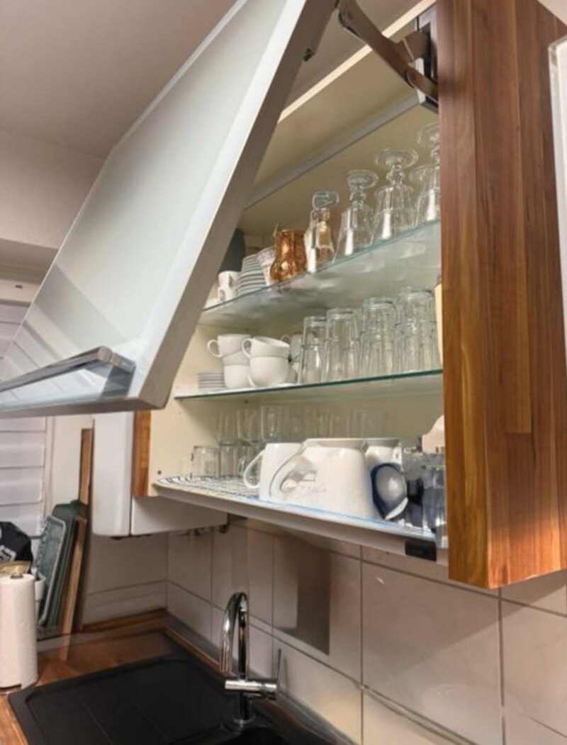 Krémová linka ve vysokém lesku se spotřebiči,5867 - 9