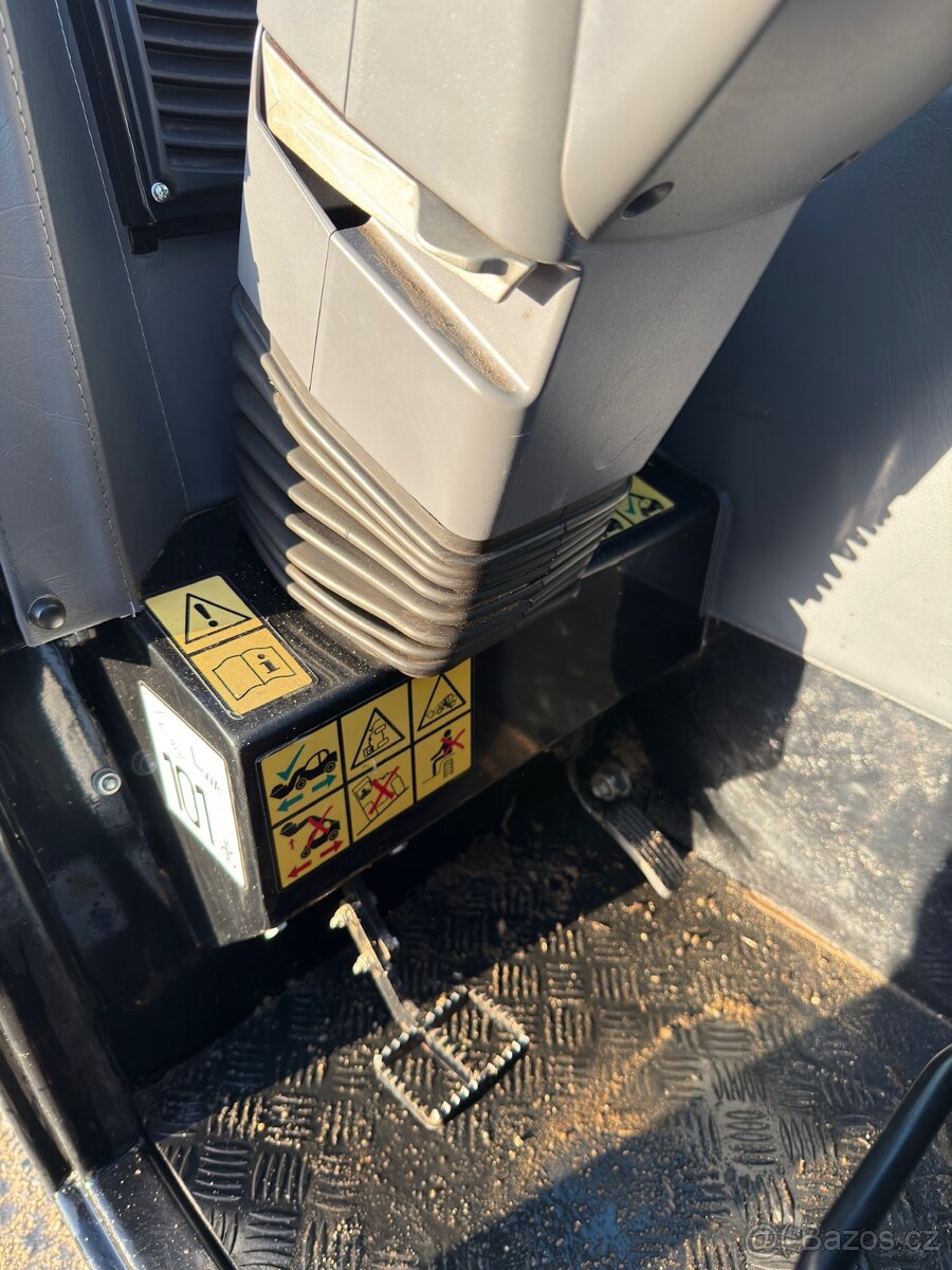 Teleskopický nakladač - 9