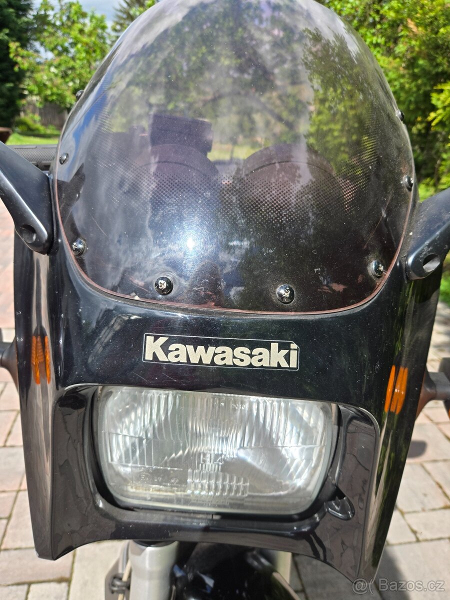 Kawasaki GPZ 900 R - 9