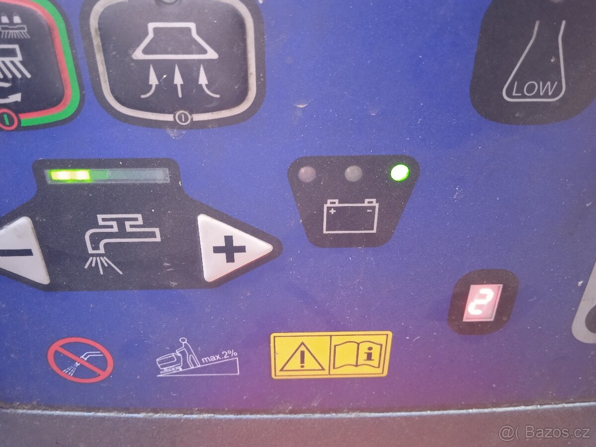 PODLAHOVÝ MYCÍ STROJ NILFISK BA 651,ČRrv 9/2015,dph - 9