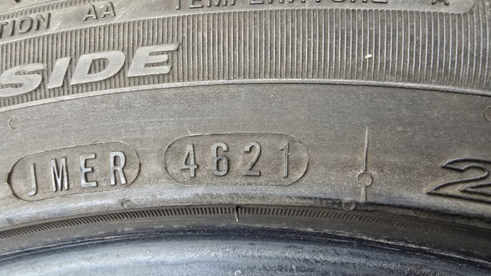 Letní pneu 235/45/17 Nexen - 9