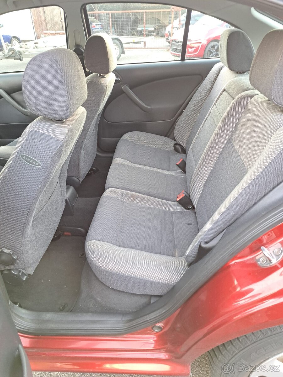 Škoda Octavia 1.6 MPI 75kW - 9