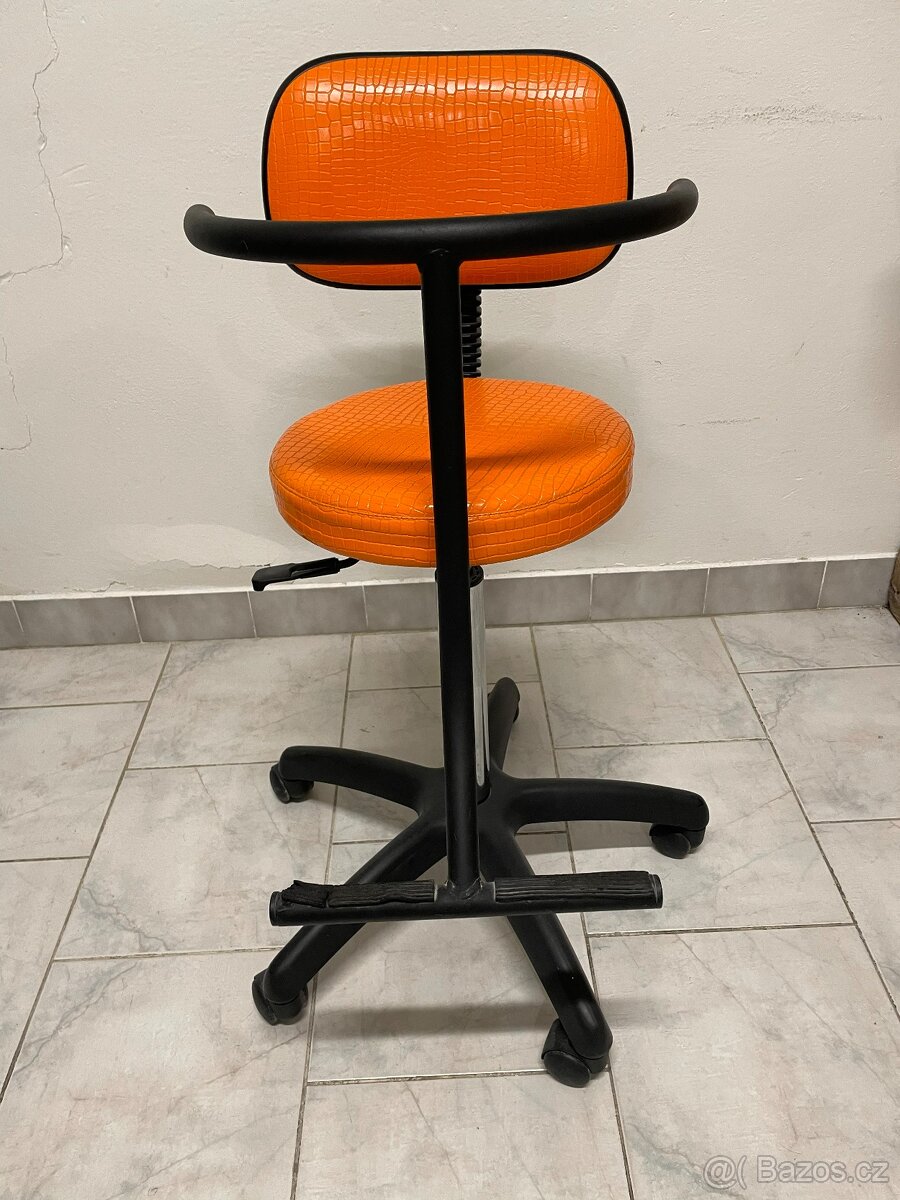 Kadeřnický nábytek - 9