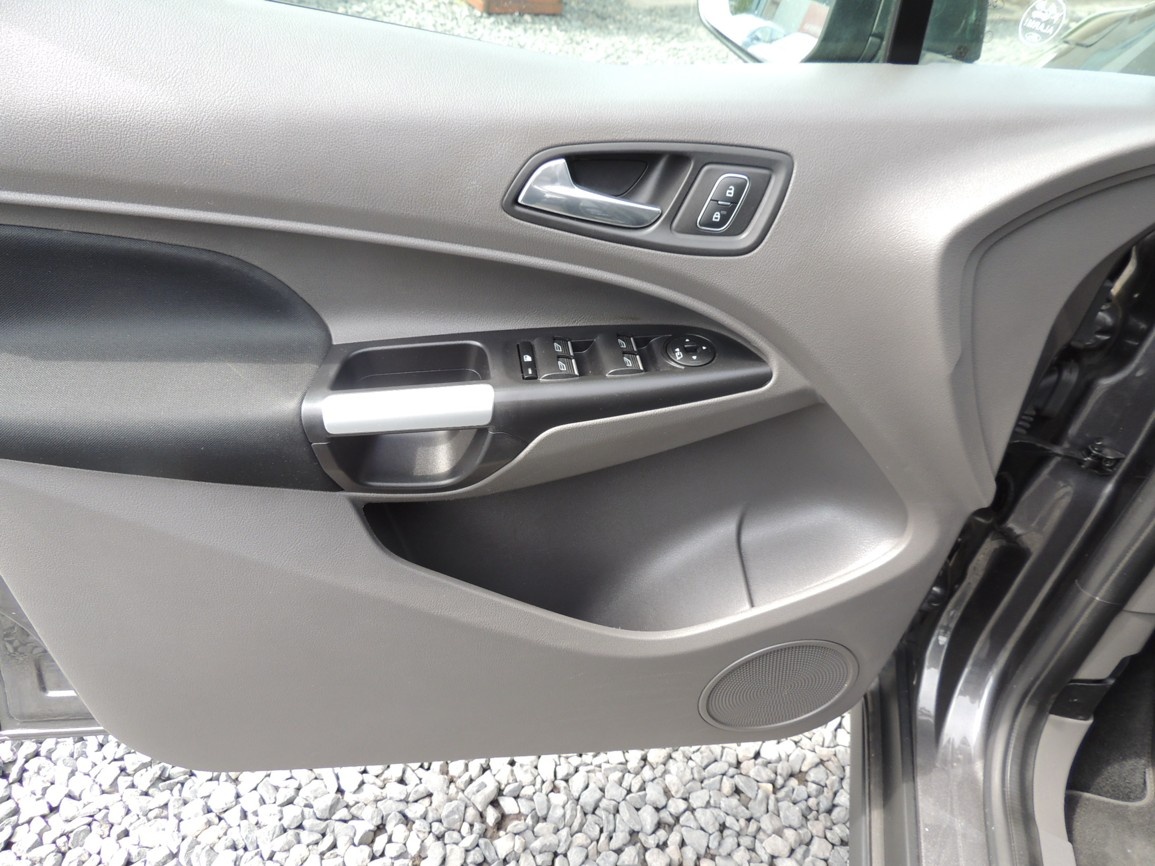 Ford Tourneo Connect 1.5TDCi,88kw,L2,Titanium,ČR,-21%DPH - 9