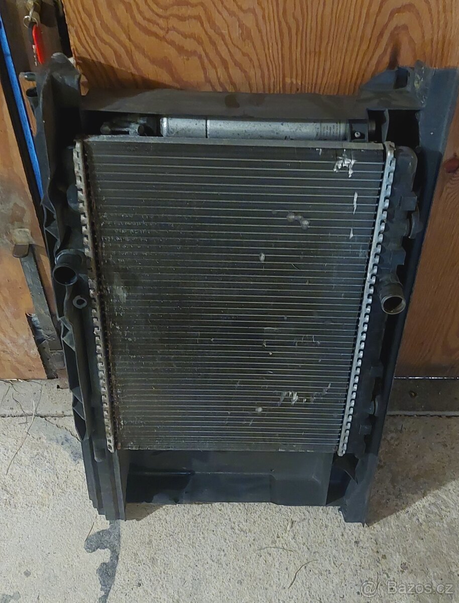 Peugeot 307 kompletní chladičová stěna včetně chladičů. - 9