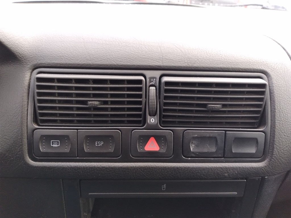 VOLKSWAGEN GOLF 1.4 SPECIAL KLIMA - 9