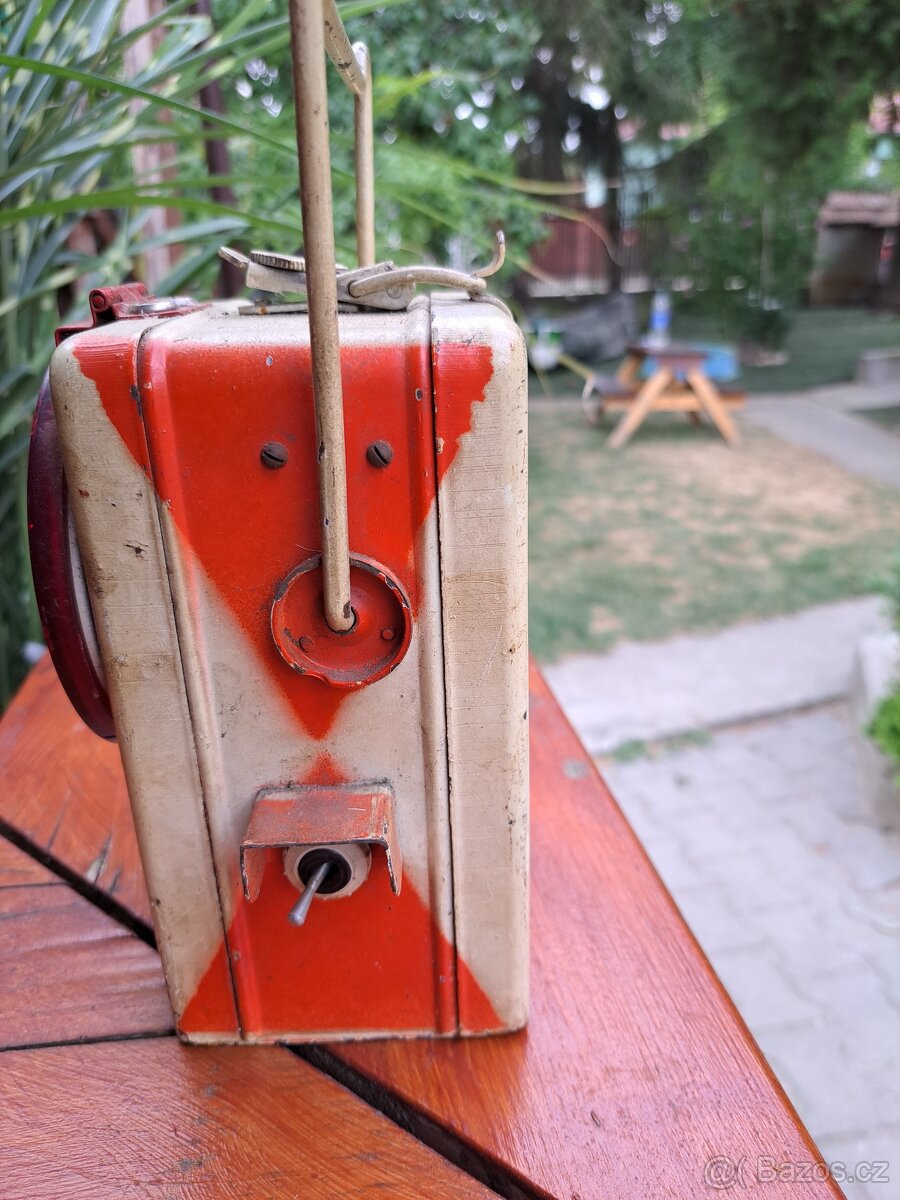 Ž E L E Z N I Č I A R S K A Lampa. - 9