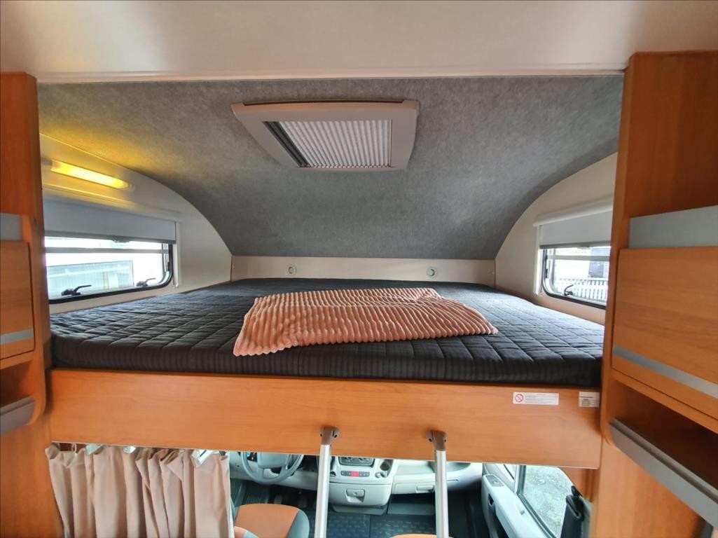 Knaus 2,3 obytný automobil (2010) - 9