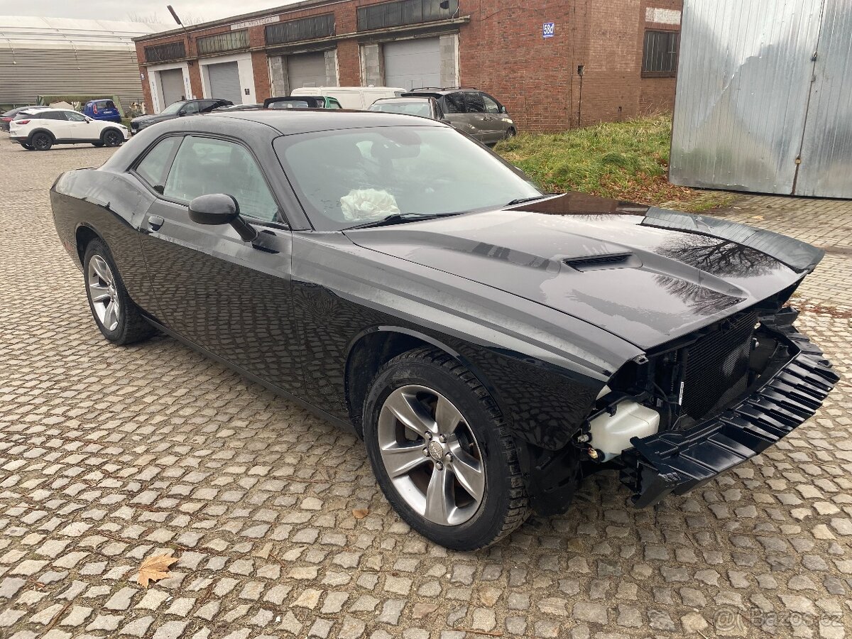 Dodge Challenger 3.6 novy model 2015 r.v - 9