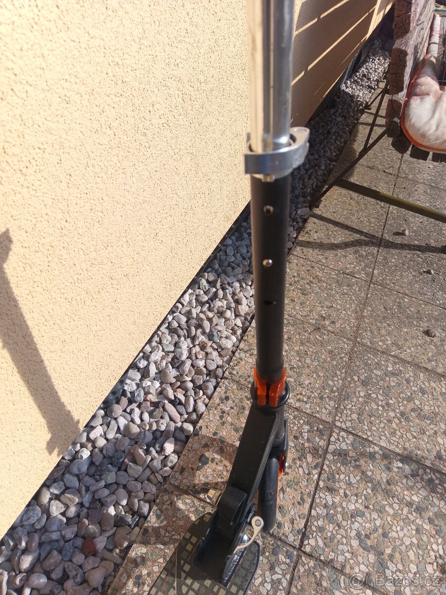 Dětská skládací koloběžka . - 9