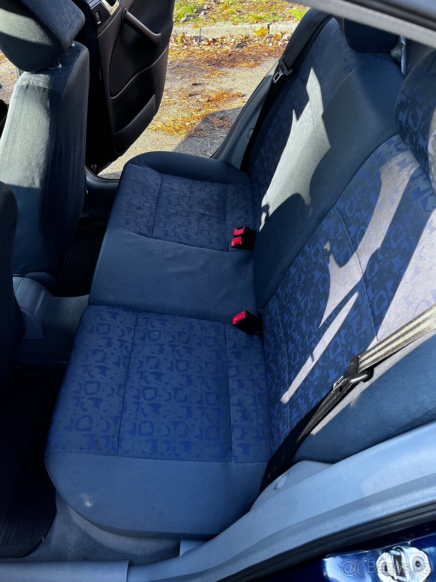 Octavia 1, modrá metalíza,1.6 55kw, 159 000km - 9