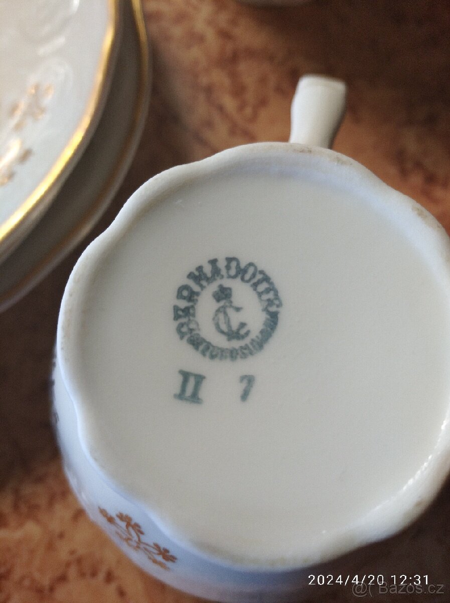 Různé sklenicky, hrnecky - 9