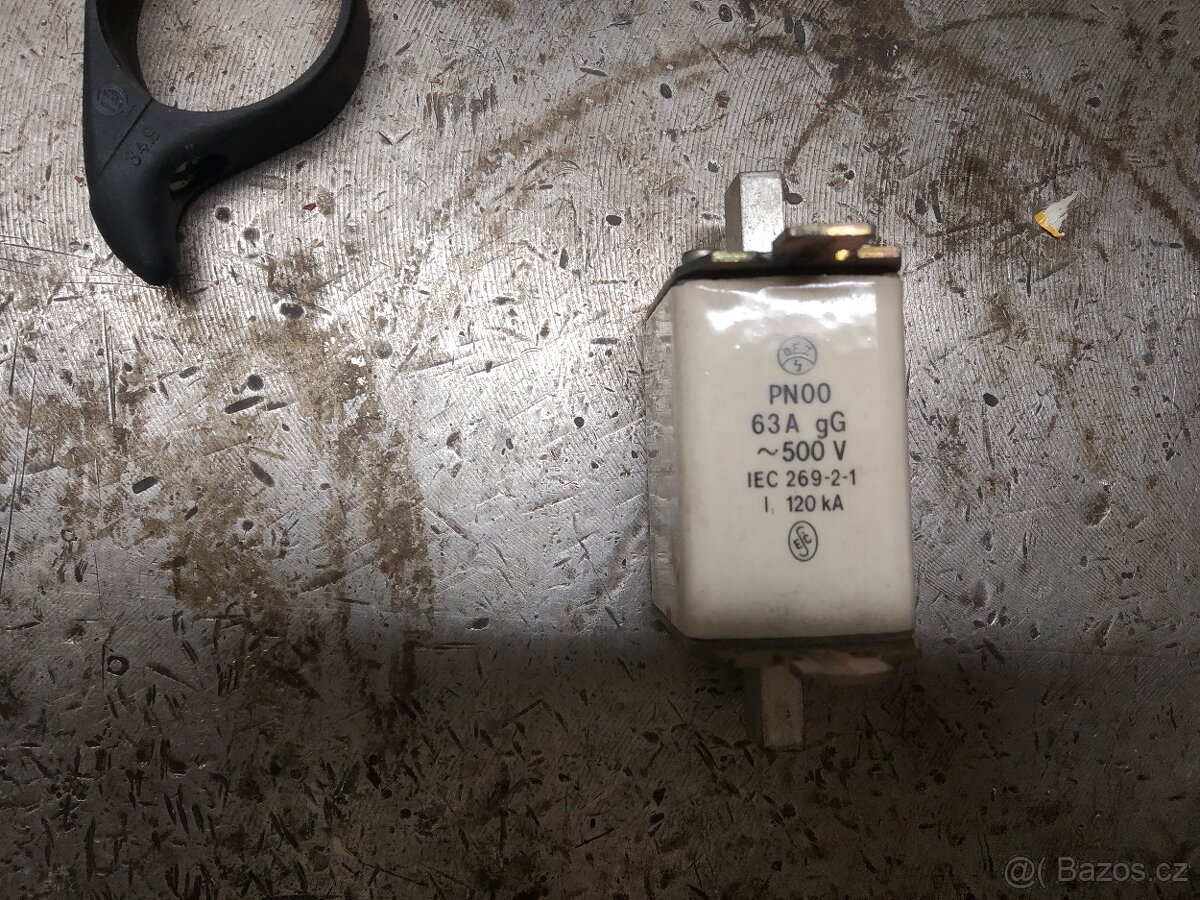 elektroinstalační materiál - 9