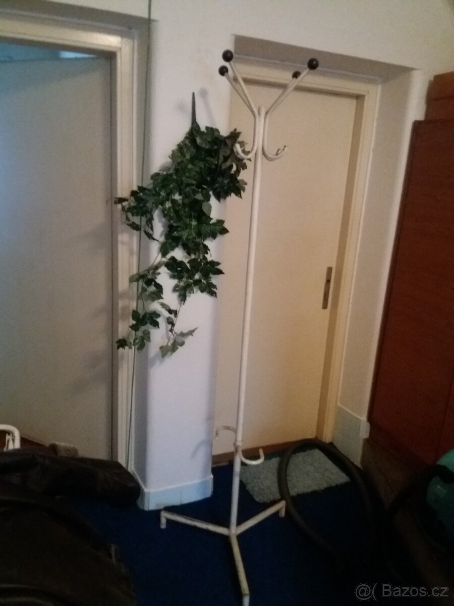 další retro nábytek - 9