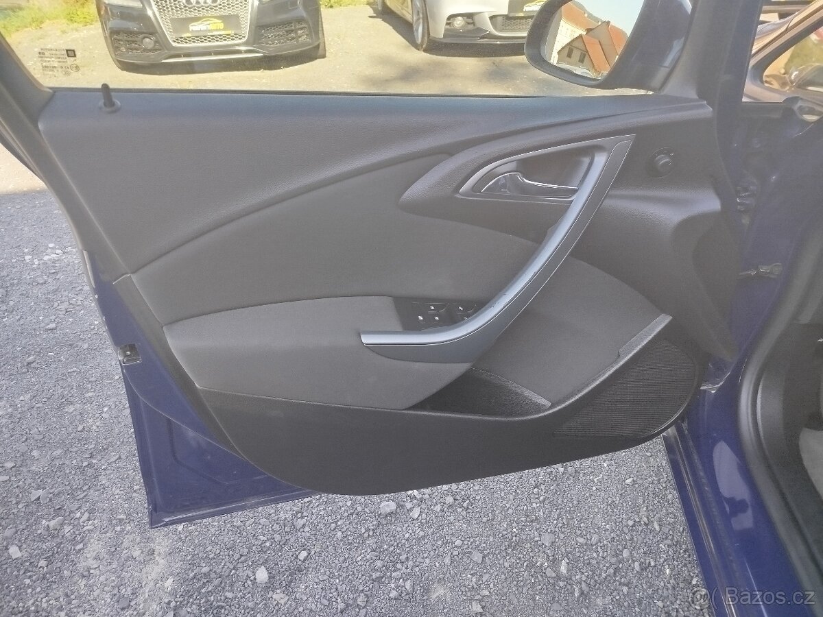 Opel Astra kombi 1.6i 85 kW, r.v. 4/2014, najeto 184.484 km - 9