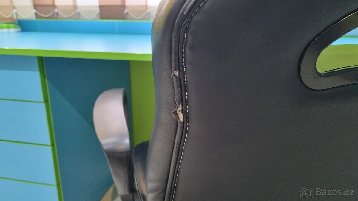 Postel + psací stůl + židle - dětský pokoj - 9