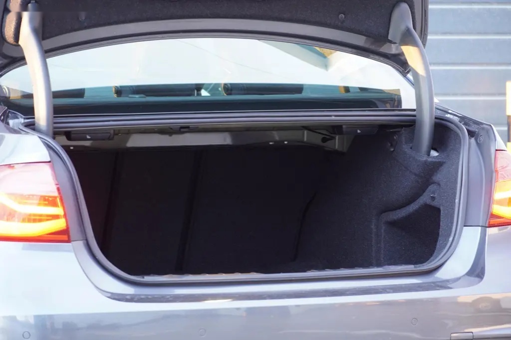 BMW Řada 3, 320D,Xdrive,M-paket,Led,Kamera - 9