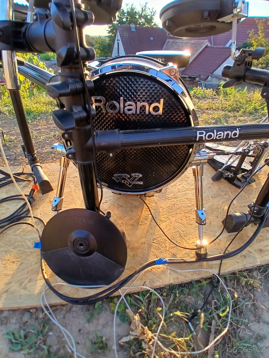 Roland - 9