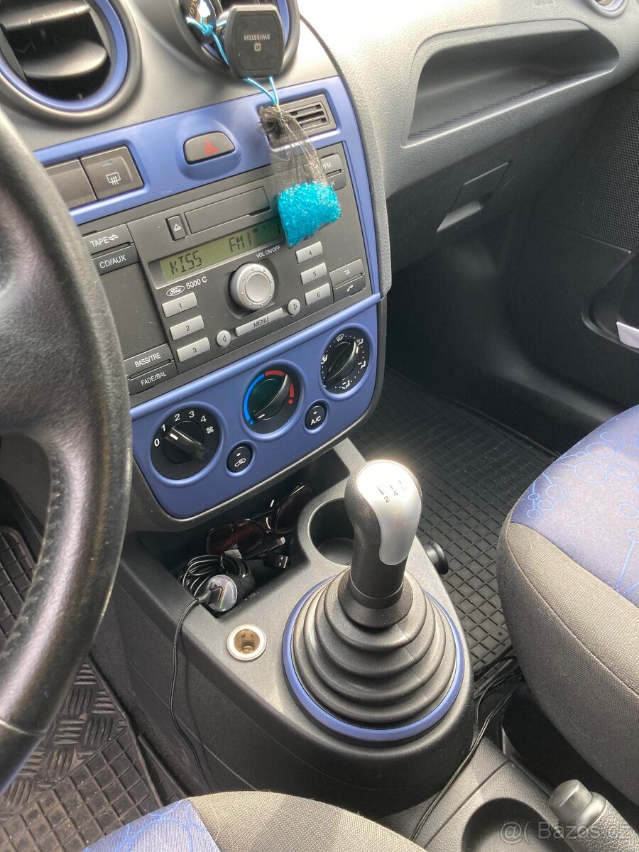 Ford fiesta 1,3i, 51 kw, r.v. 2008 - 9