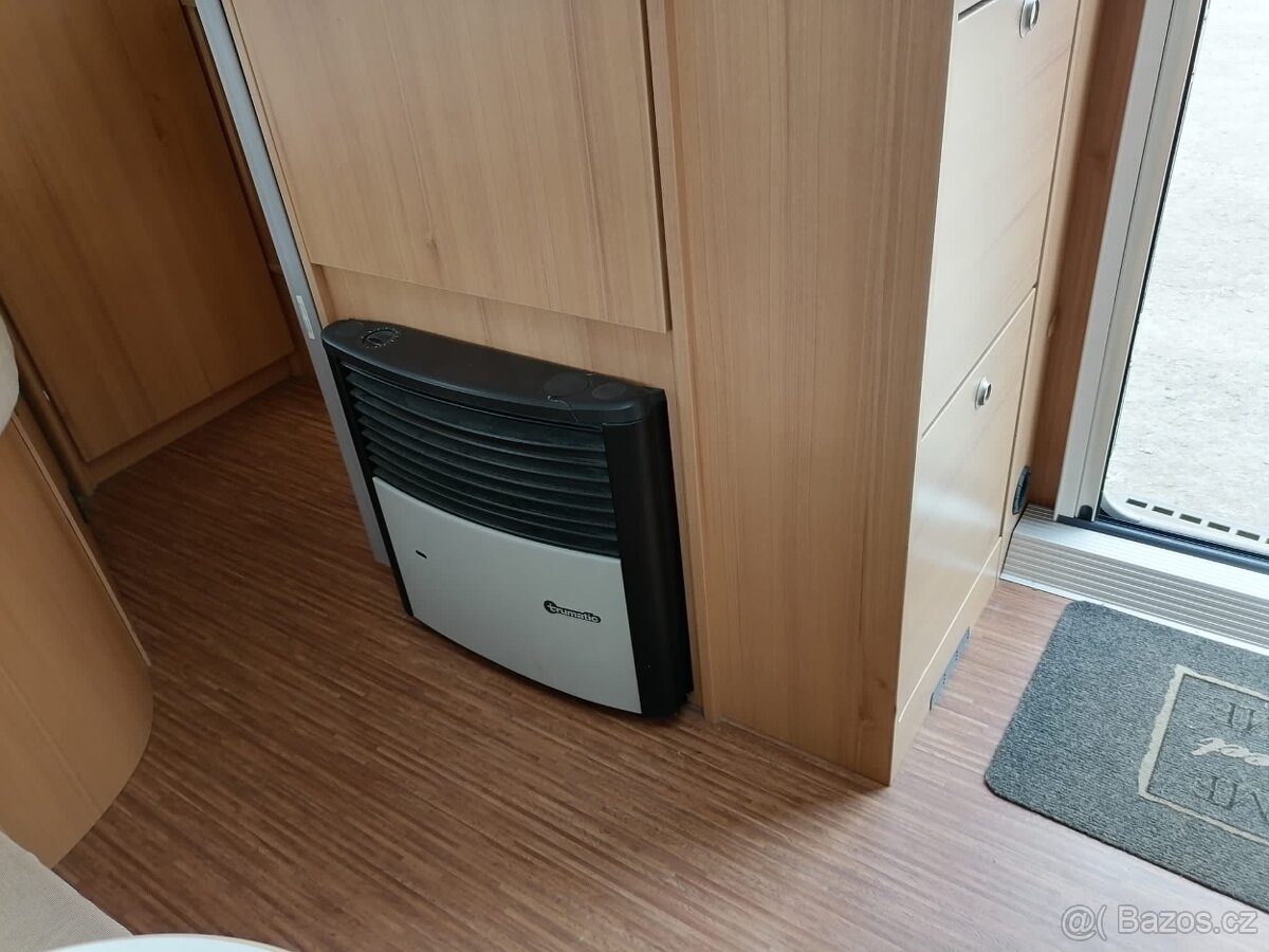 Karavan Weltbummler T.E.C, Kuchyňka, Koupelna,Topeni - 9