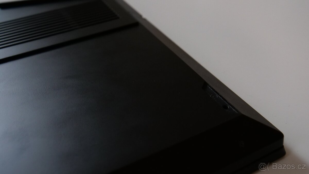 HP Pavilion Gaming 15 / RTX 3050 + chladící podložka - 9