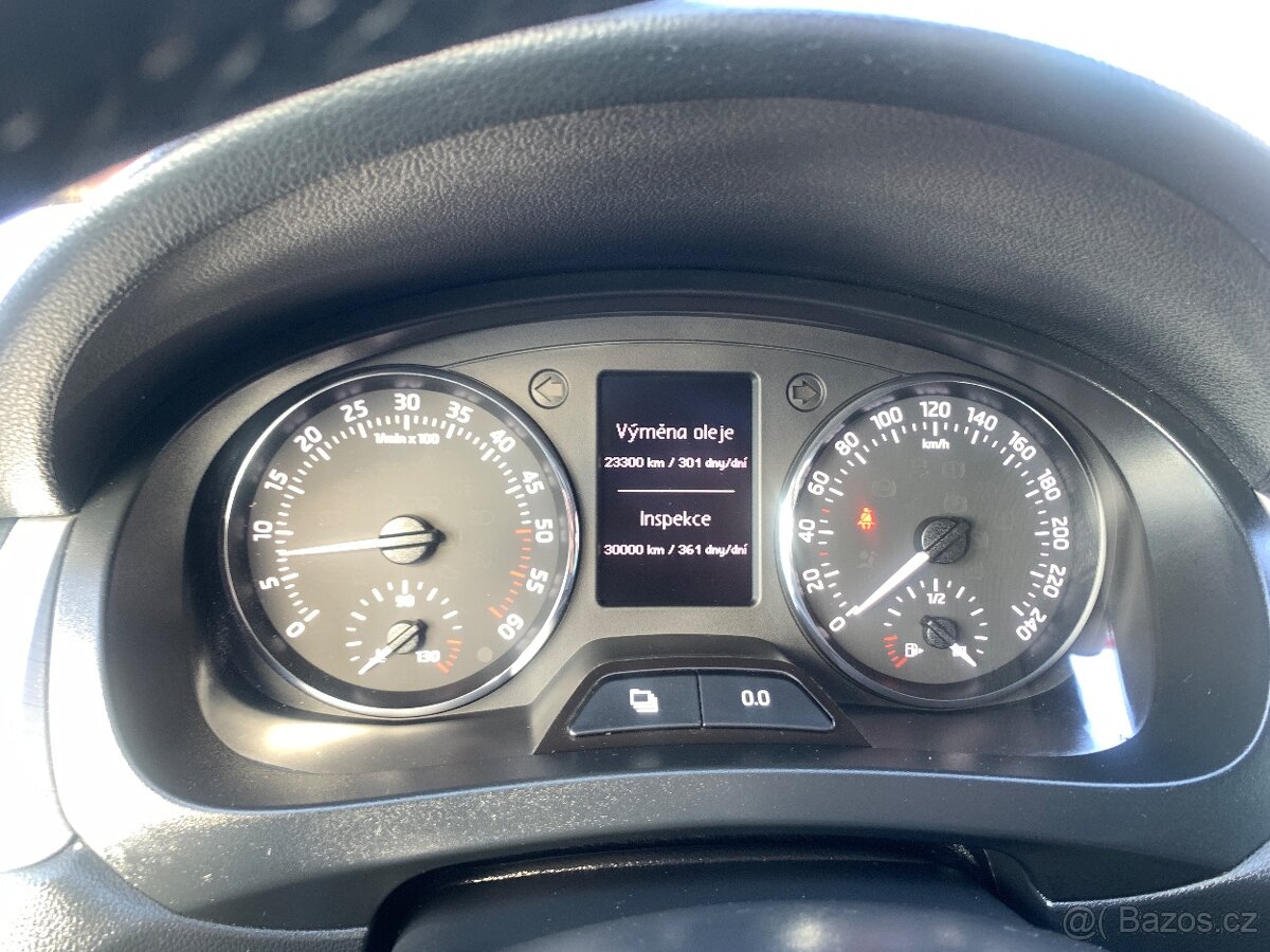 ŠKODA Rapid 1.6 TDI, 77 kW ambition 2013 - 9