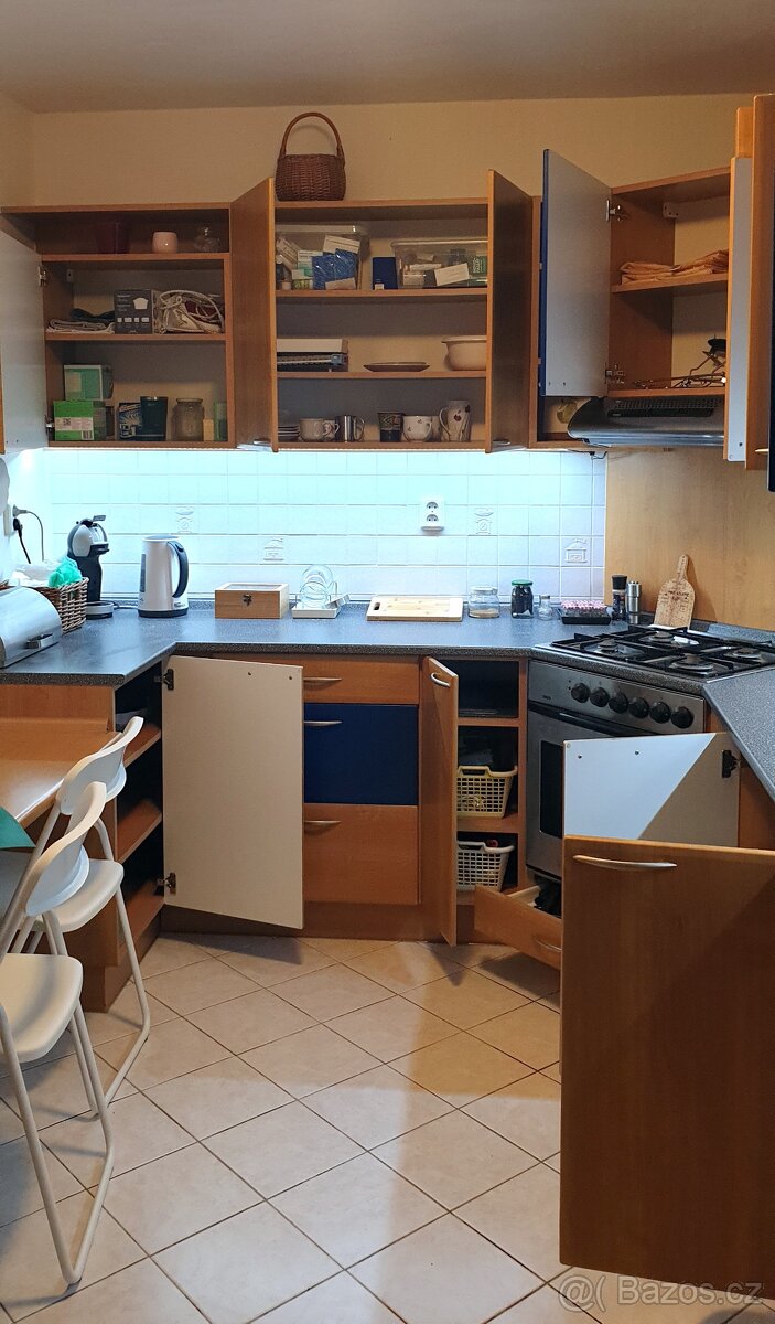 kuchyň s funkčními spotřebiči v zachovalém stavu - 9
