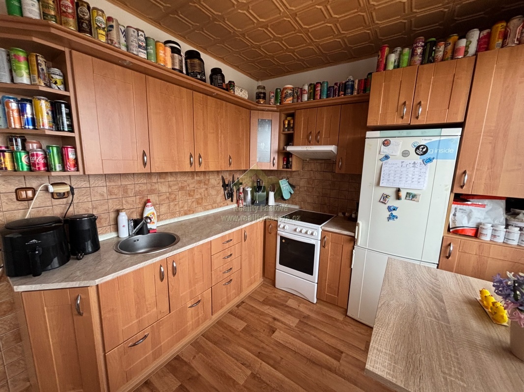 Rokycany-prodej velkého bytu 3+1 se zasklenou lodžií - 9