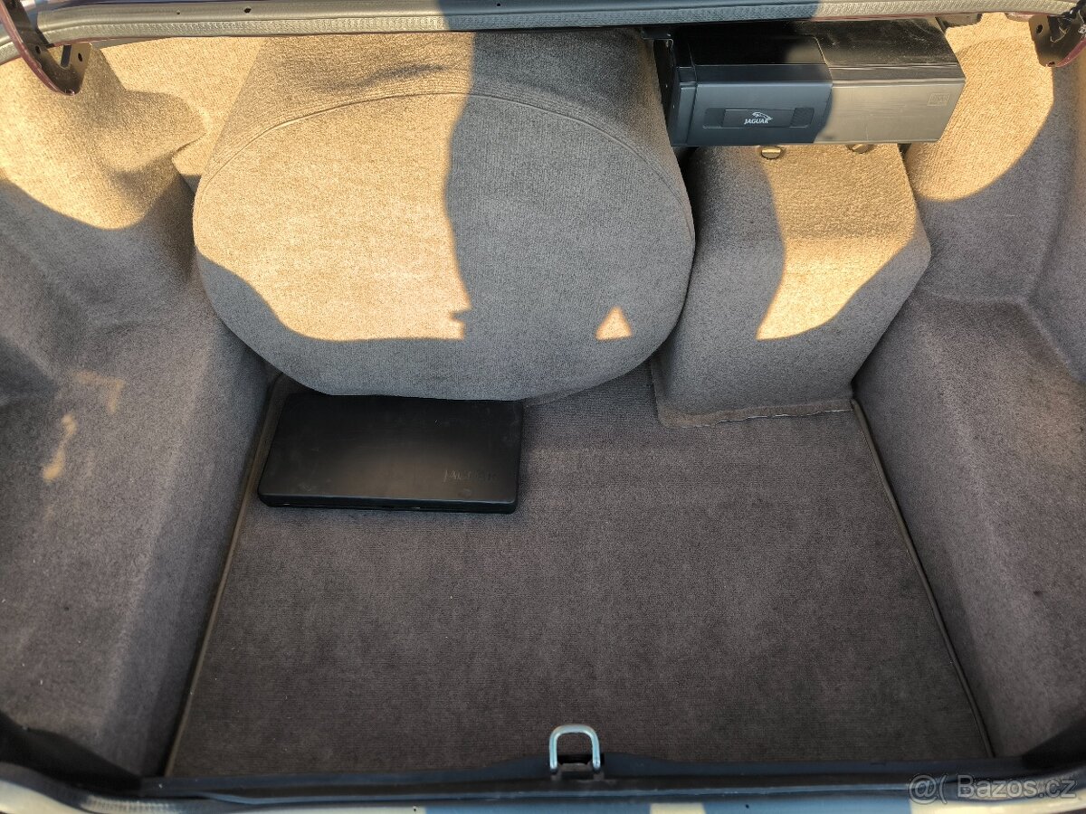 Daimler Double Six Jaguar 6.0V12 XJ81 - 9