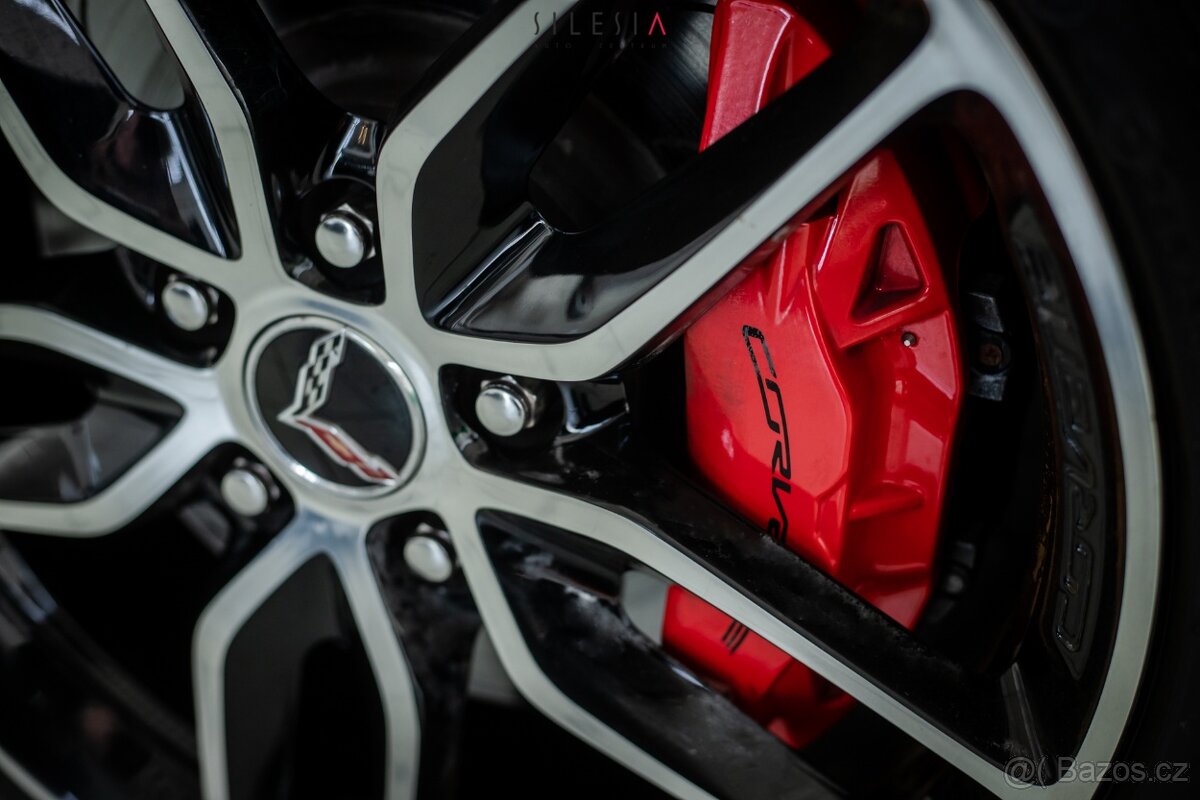 Chevrolet Corvette - 9