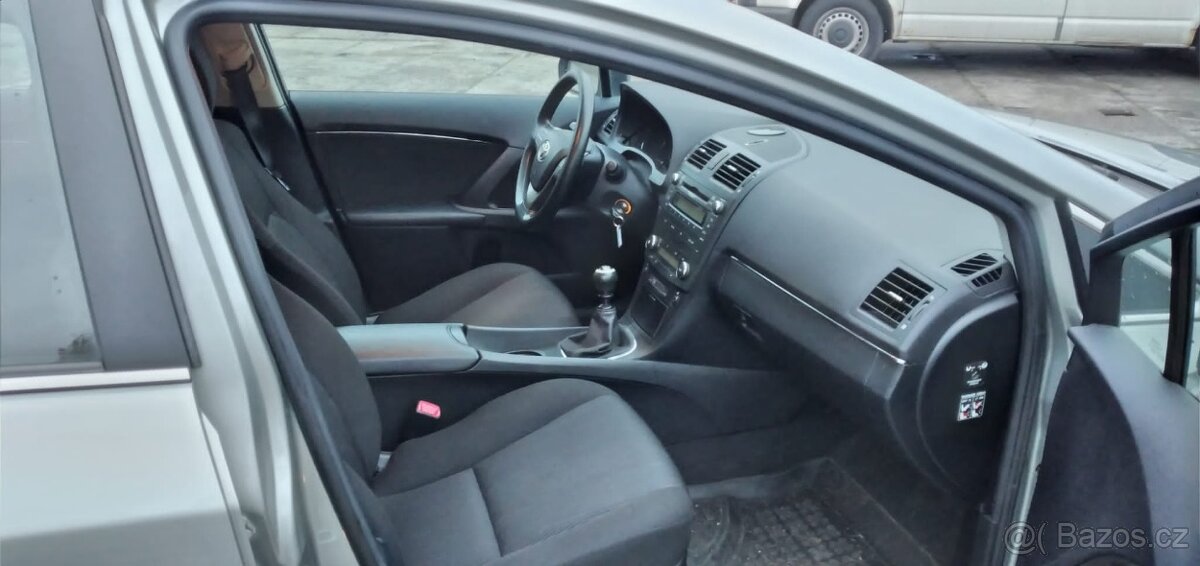 Toyota Avensis Kombi Life 1,6 16V 2011 130tis.km TOP STAV - 9